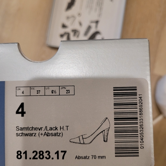 Shoes - Picture 4 of 6